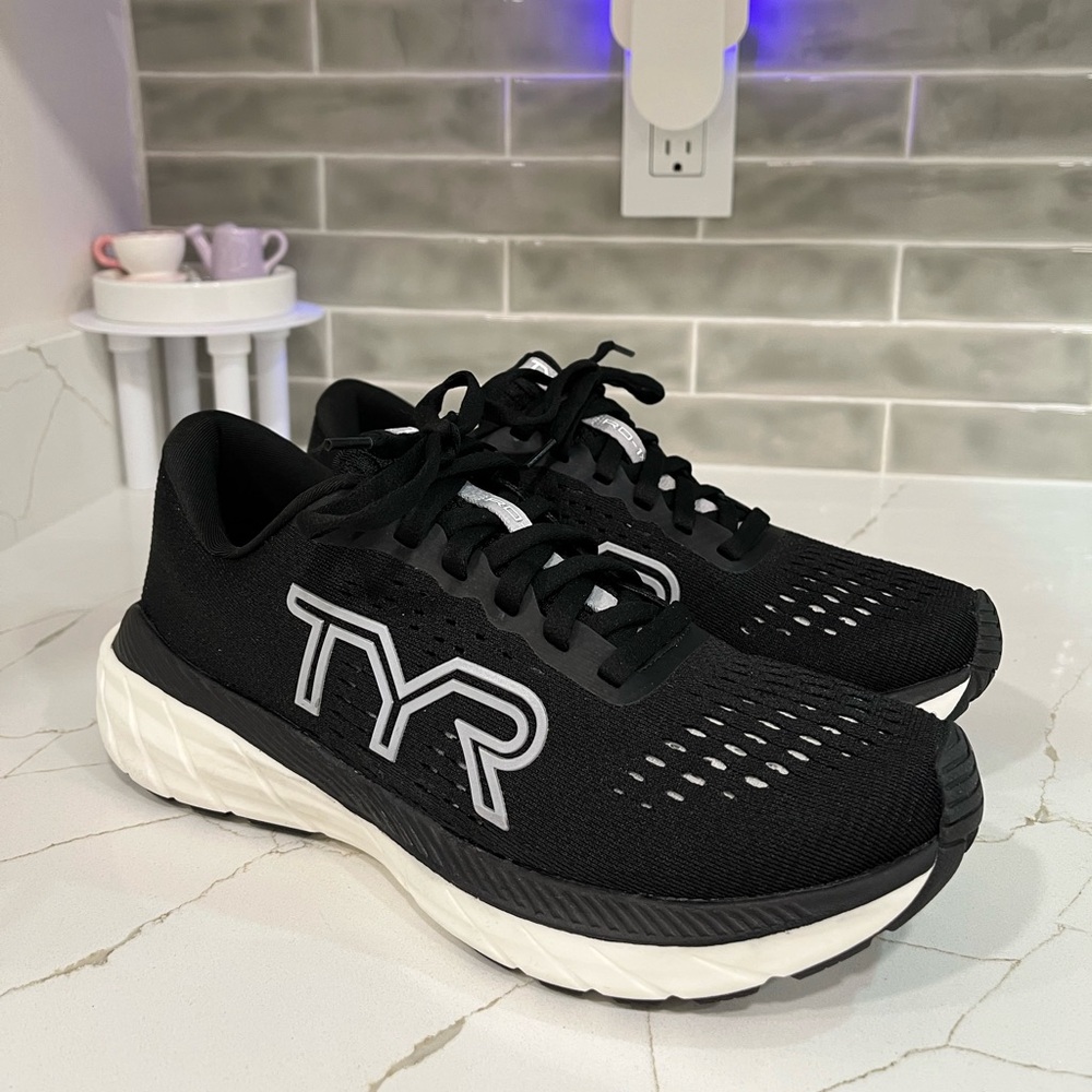 TYR  RD-1x RUNNER Sneakers. Women’s Size 8.5 Color Black / White